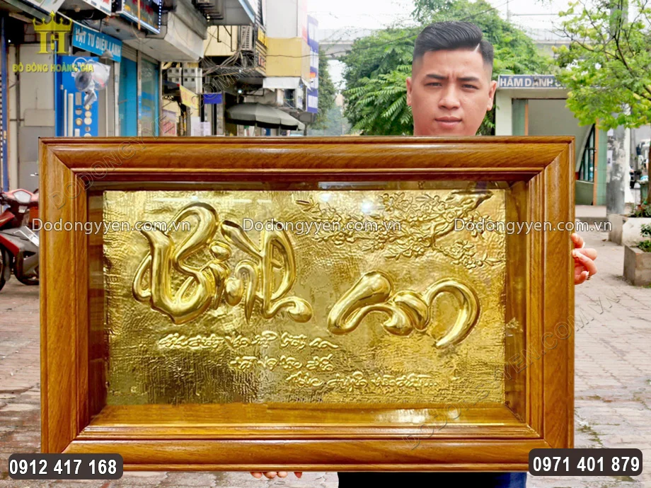 To&agrave;n bộ bề mặt tranh được thếp v&agrave;ng 9999 sang trọng đẳng cấp